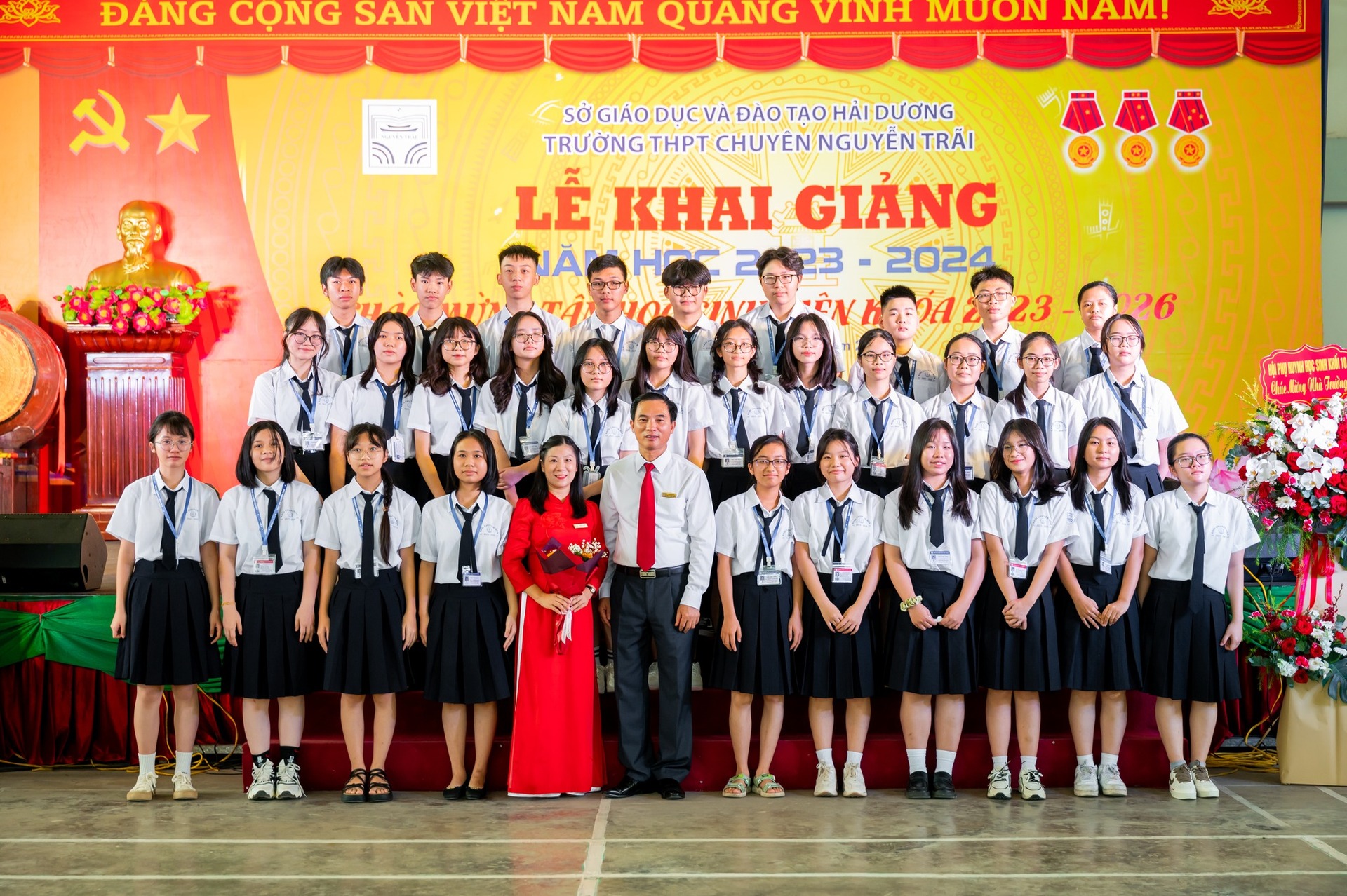 Nhấn để phóng to